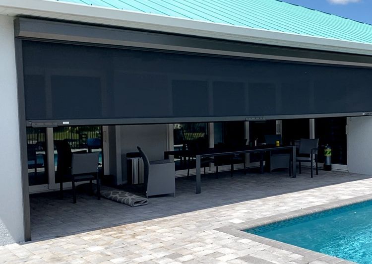 Outdoor retractable shades