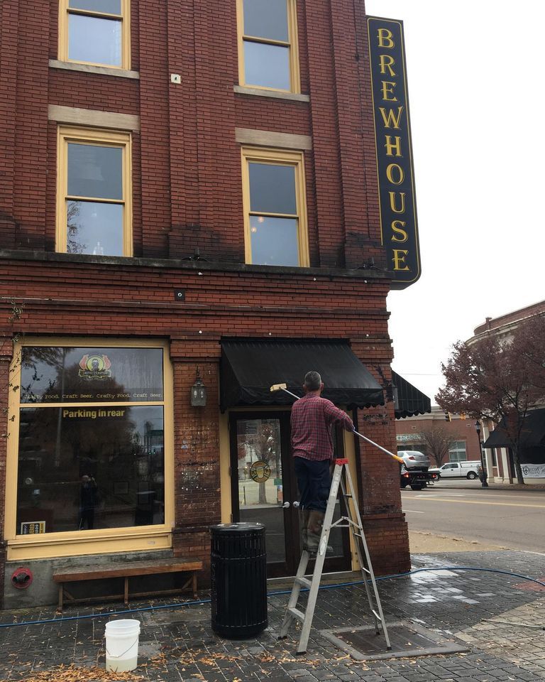 Commercial power washing works