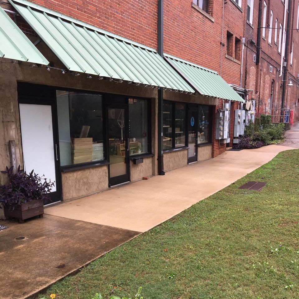 Commercial power washing works