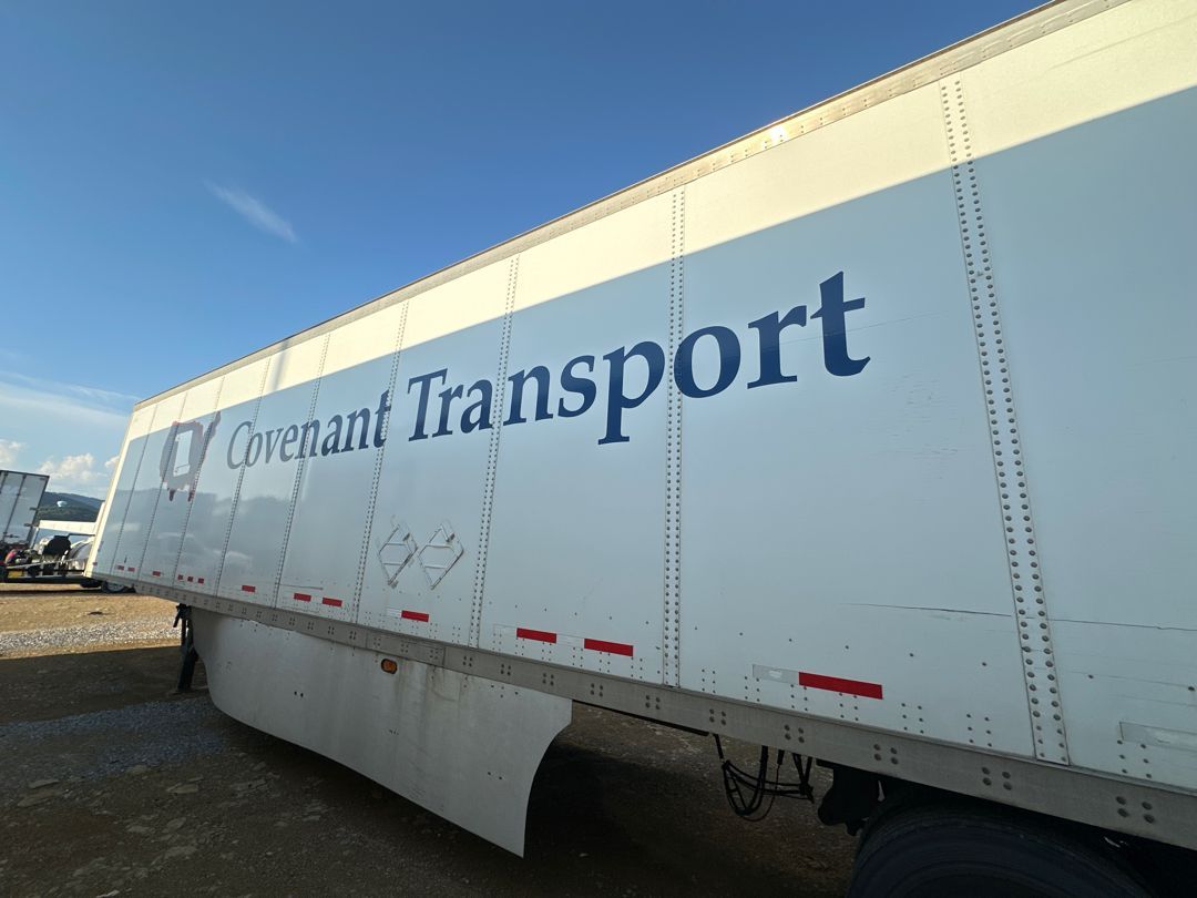 A white trailer with the word transport on it