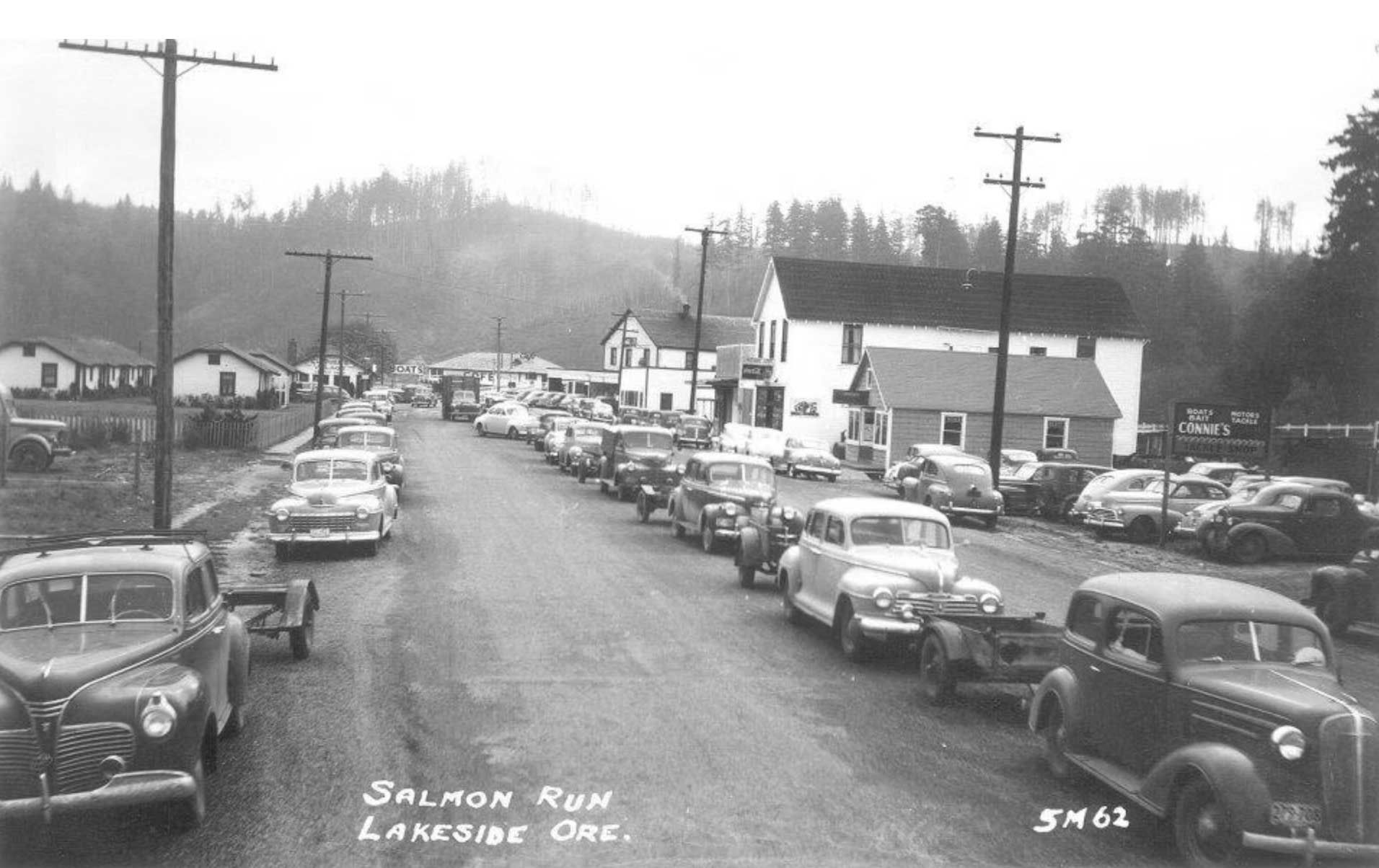 street scene in Salmon Run, Lakeside, OR