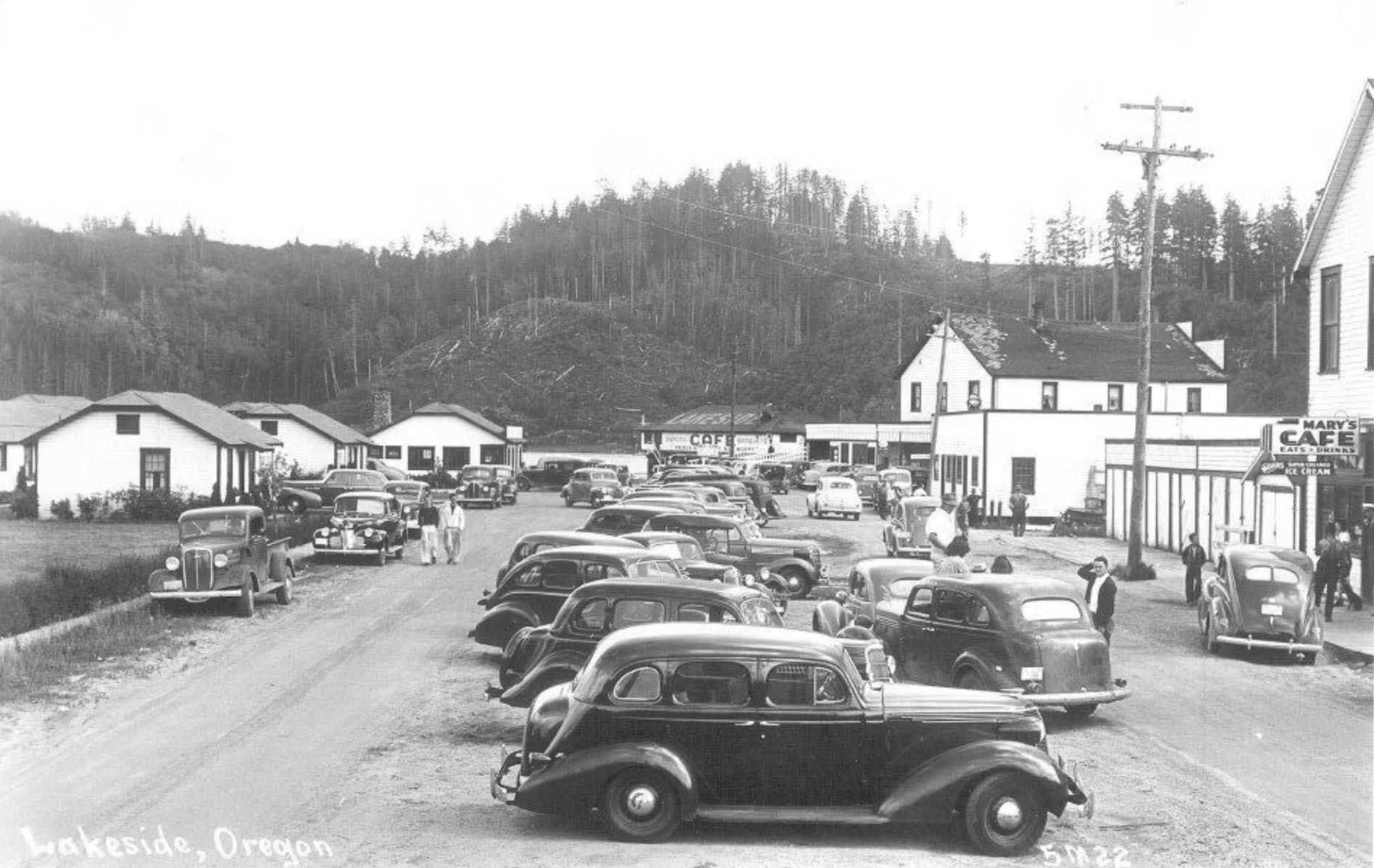 cars parked along a road in Lakeside, Oregon