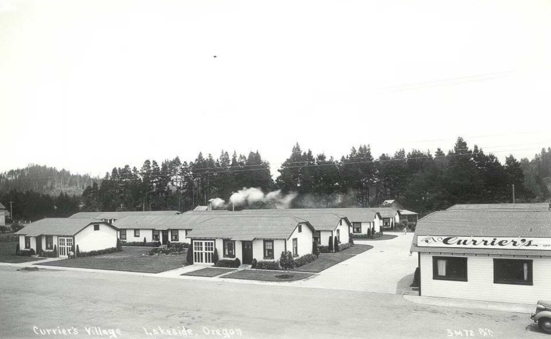 row of cabins and store in Lakeside, Oregon