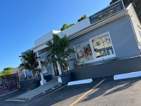 Store front with palm trees