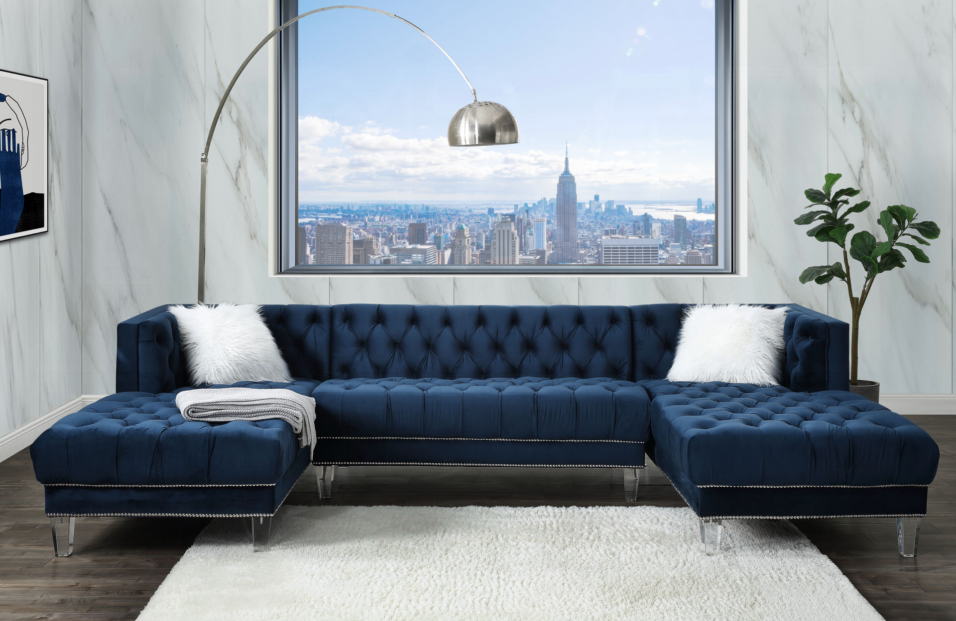 A gray couch is sitting on a rug in a living room.