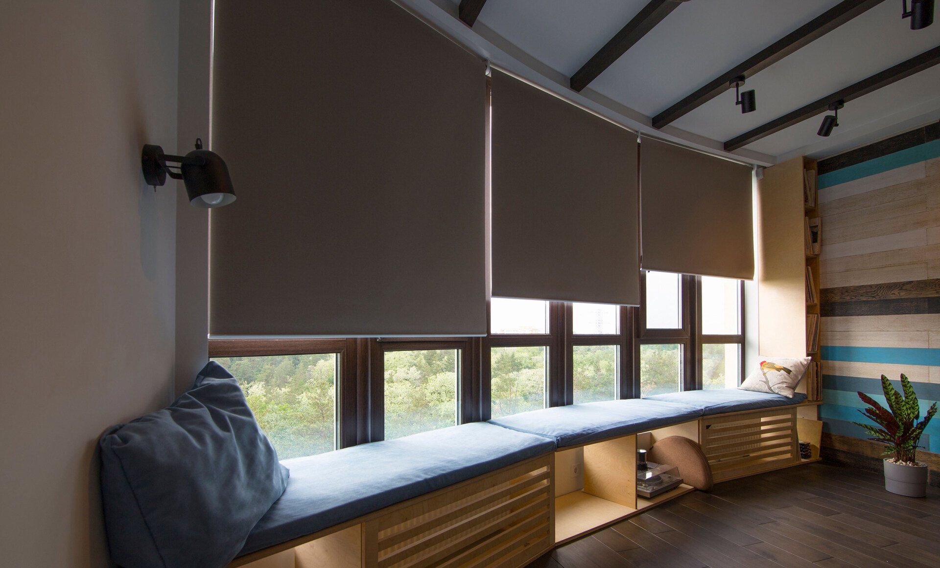 Motorized window blinds
