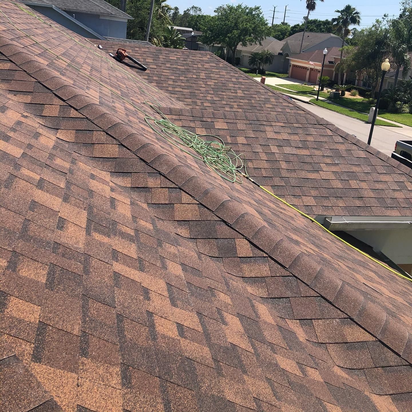 A close up of a roof with shingles on it