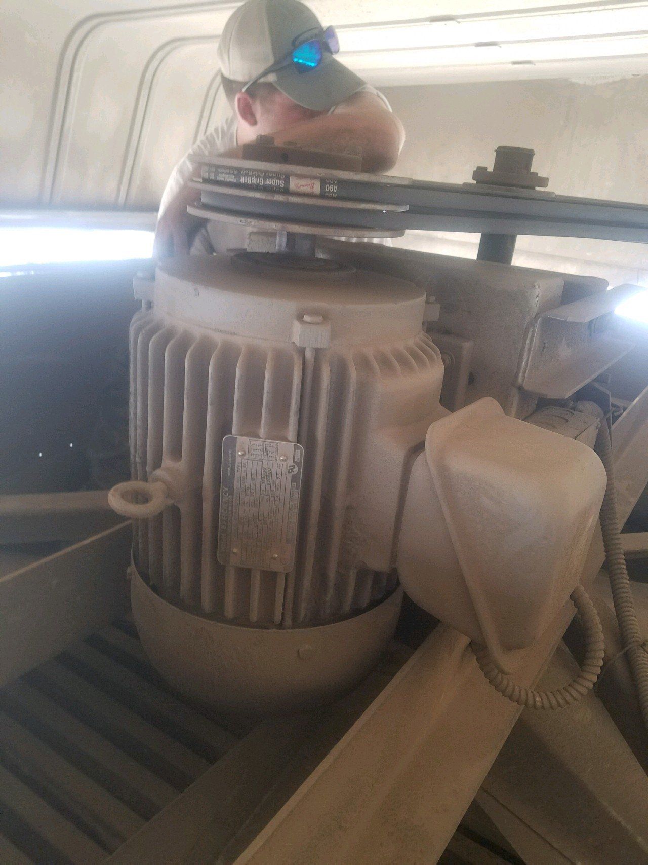 Maint_Lg roof top exh fan