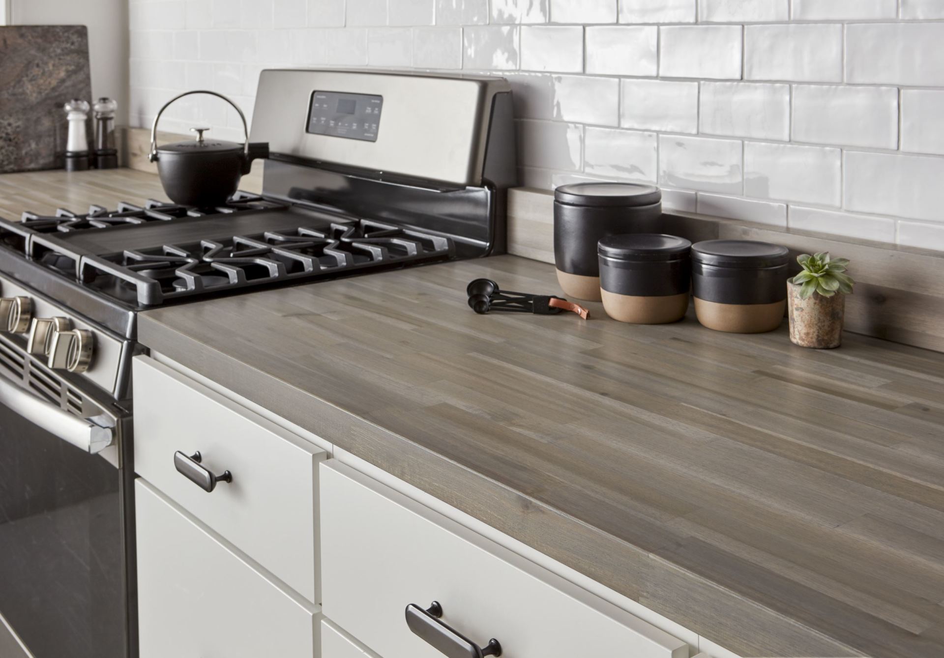 Acacia – Gray Kitchen