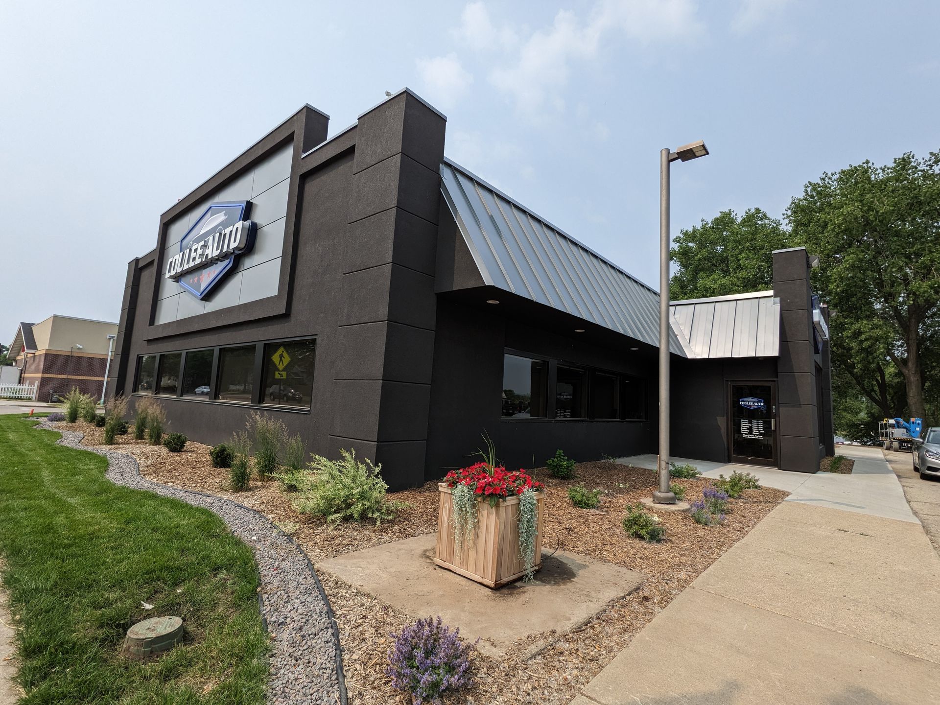 Coulee Auto storefront right side view
