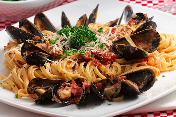 mussels in linguine