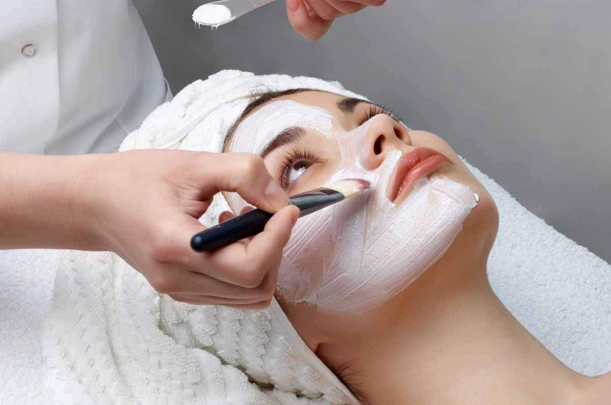 7 Things You Should Know Before Enrolling in an Esthetician School