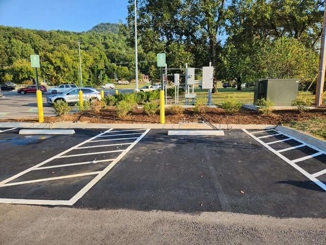 A parking lot with a lot of cars parked in it