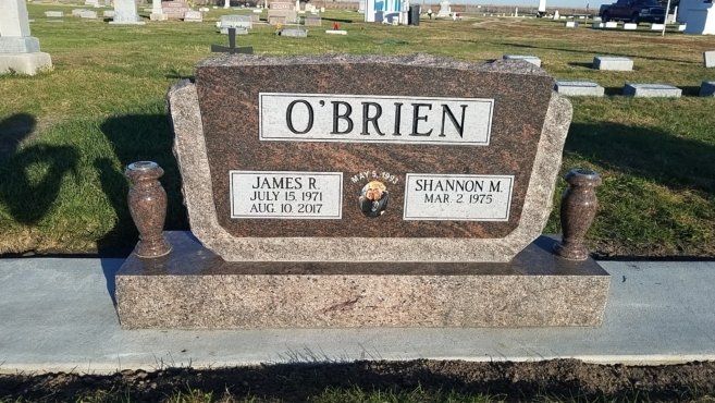Companion headstone