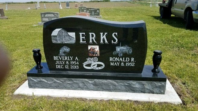 Companion headstone