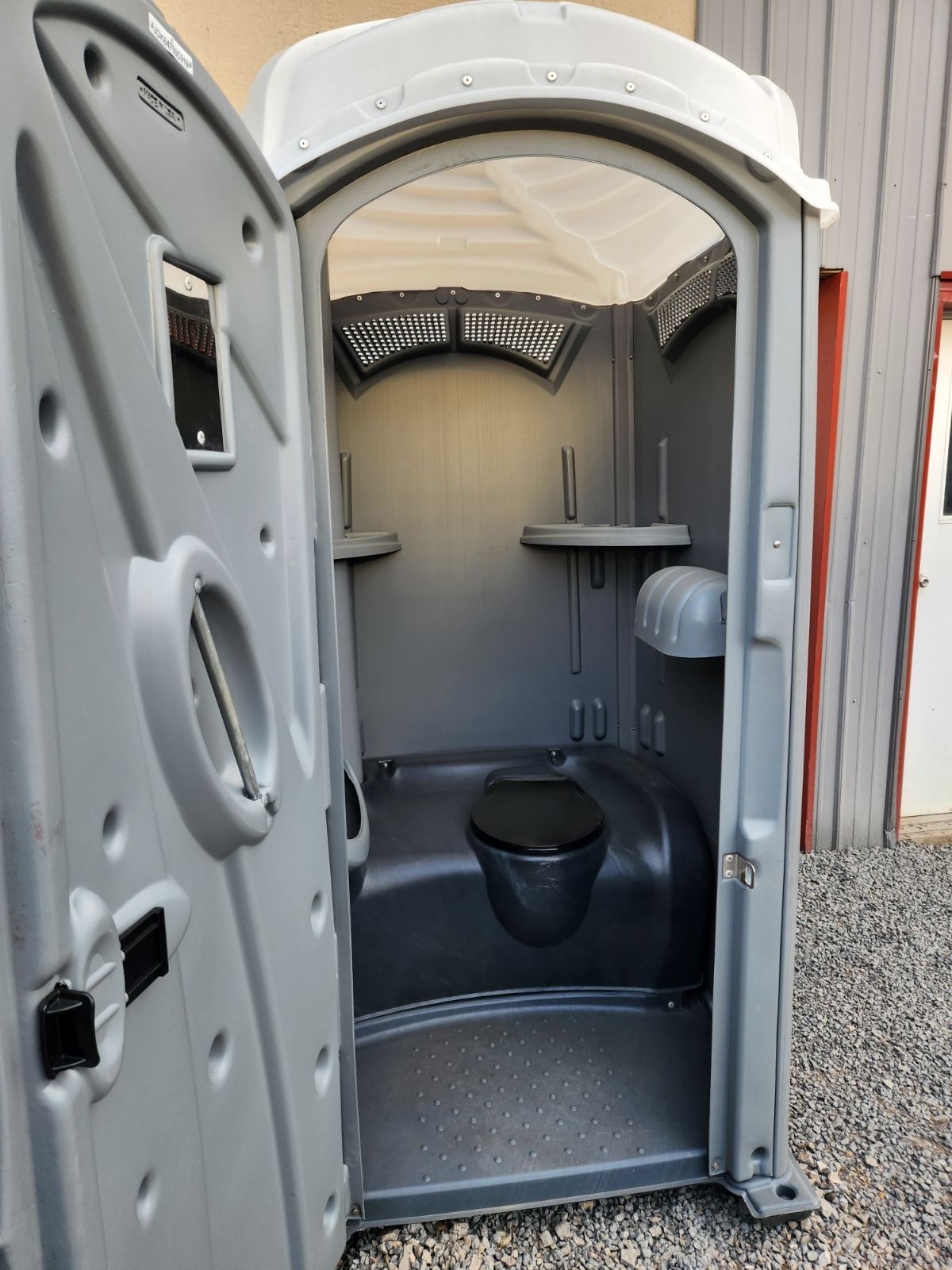 portable-construction-toilet-interior