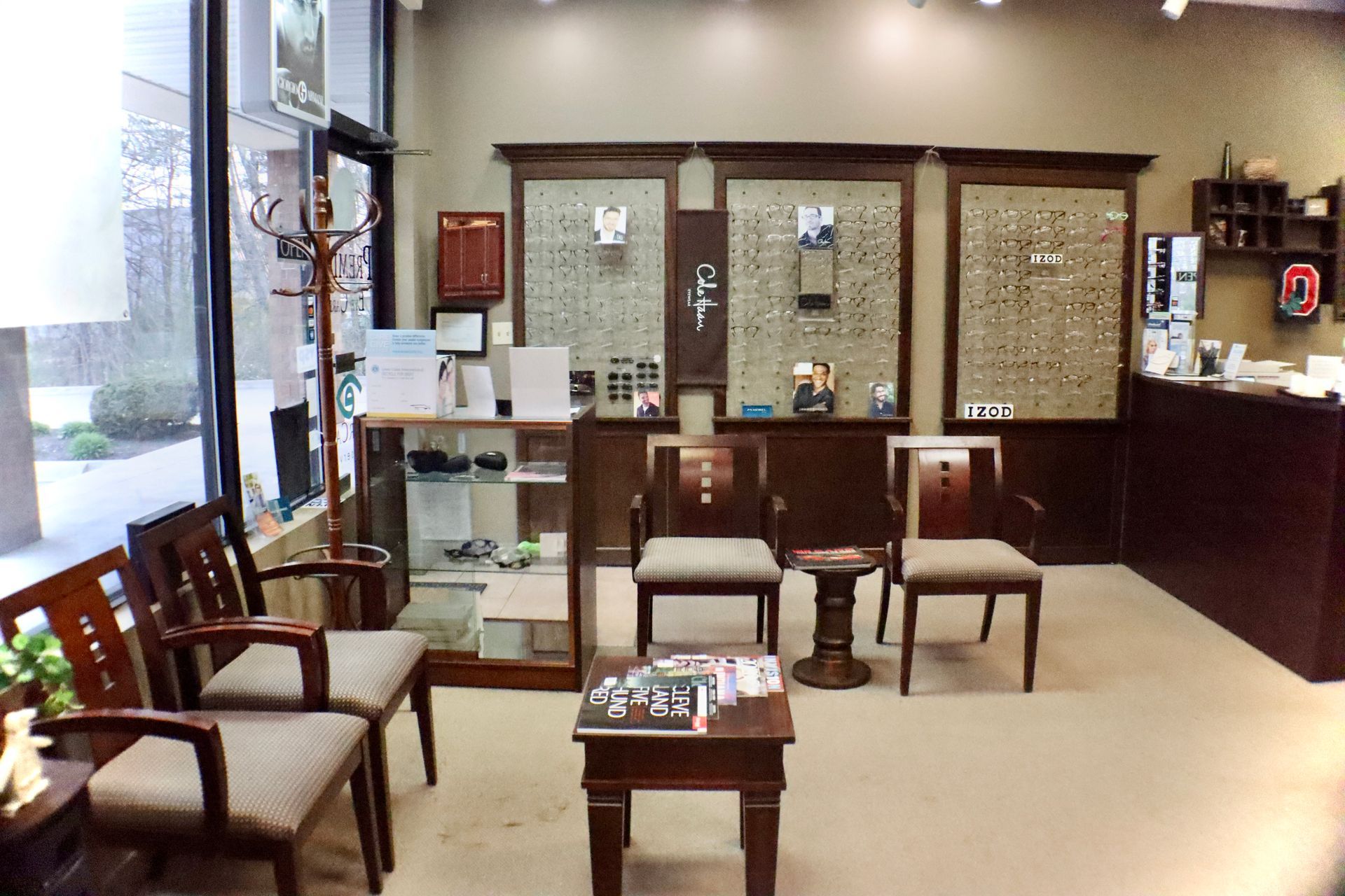 A waiting room with chairs and a table in an optical shop