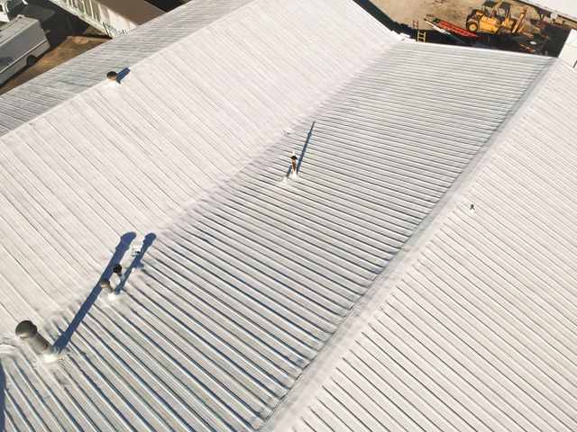 Warning: Metal Roof Issues You Need to Know About - TEMA Roofing Services