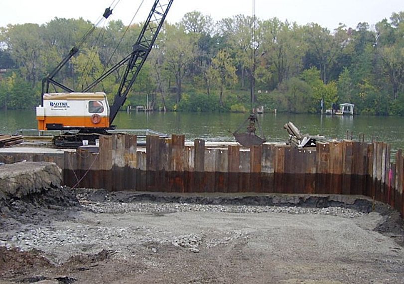 A crane with the word paul on it