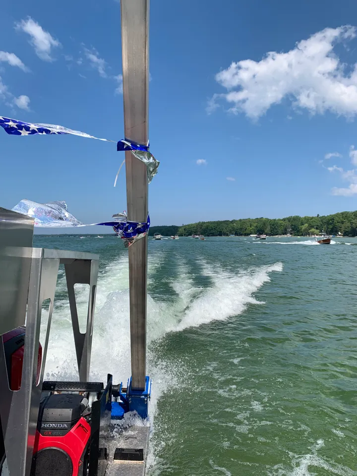 a boat is going through the water on a sunny day