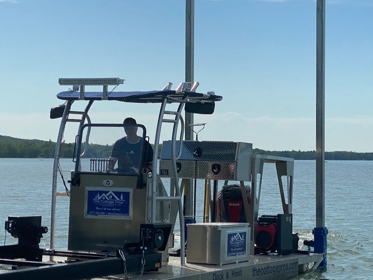 a boat that says the cottage pros is in the water