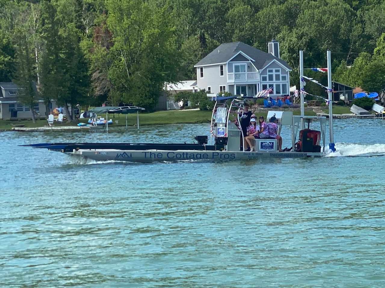 a boat is floating on a lake with a house in the background
