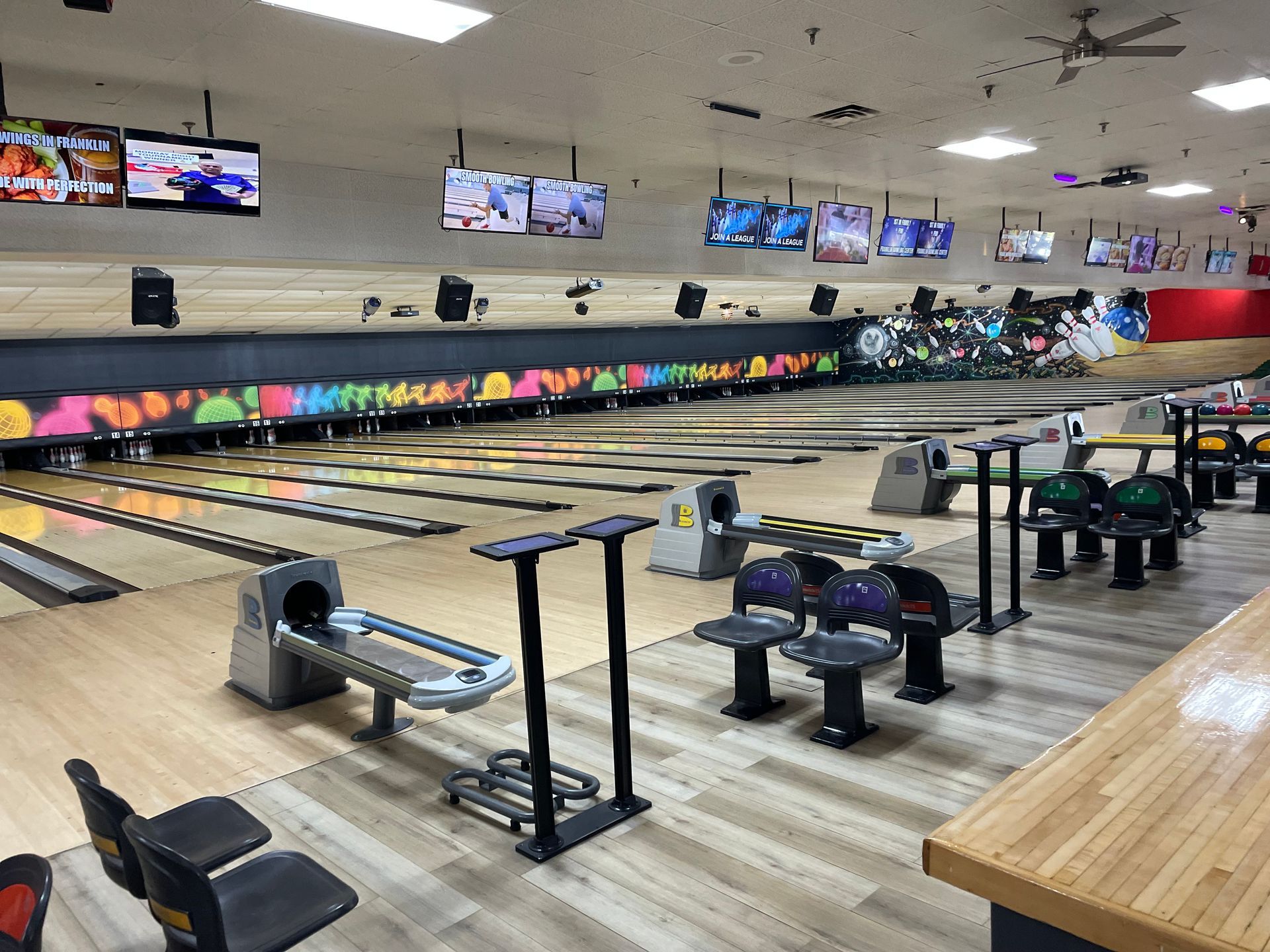 There are many bowling alleys in this bowling alley.