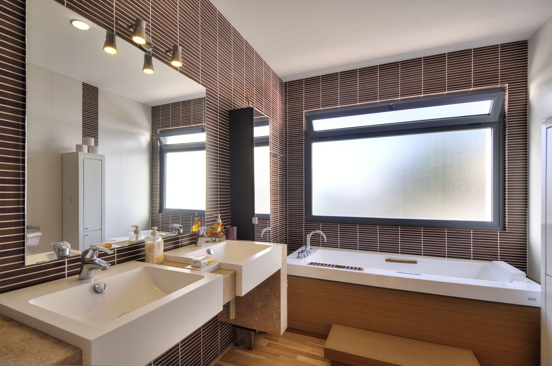 bathtub refinishing services