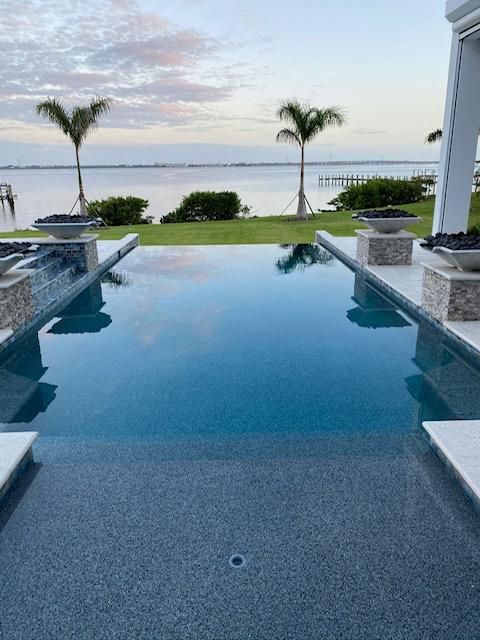 Custom pool design