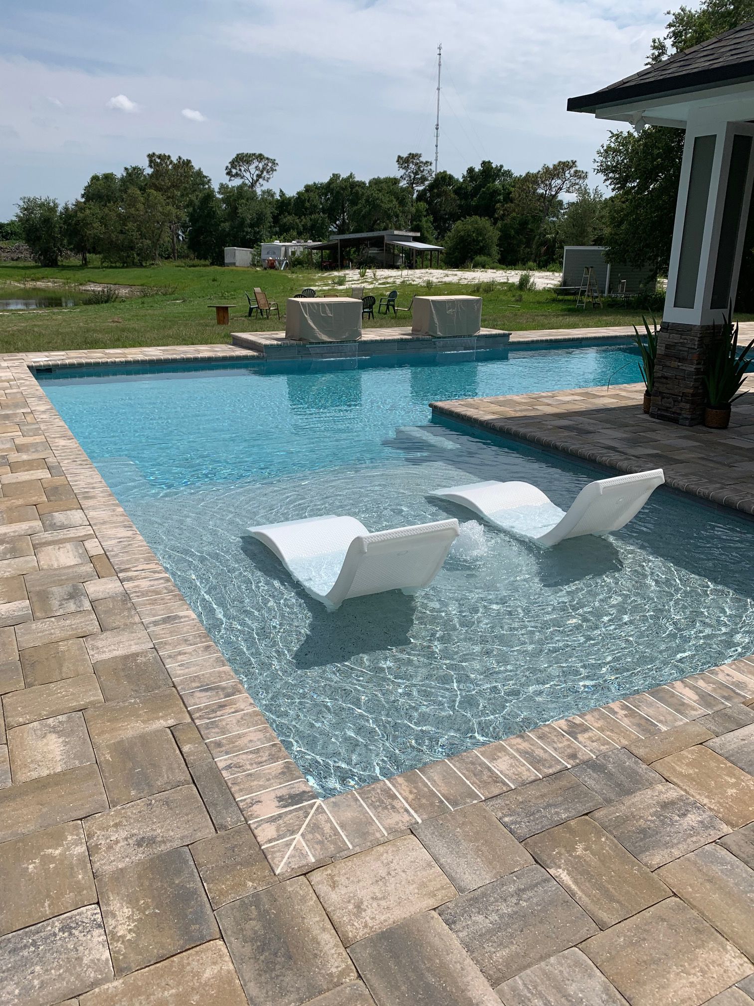 Custom pool design