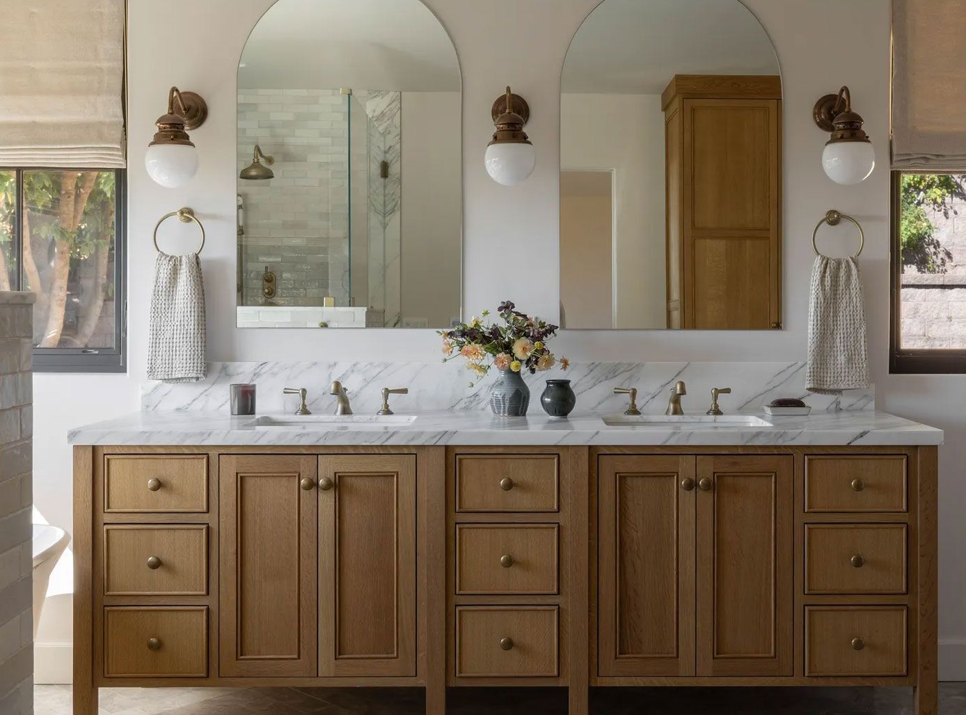 Customized bathroom cabinet