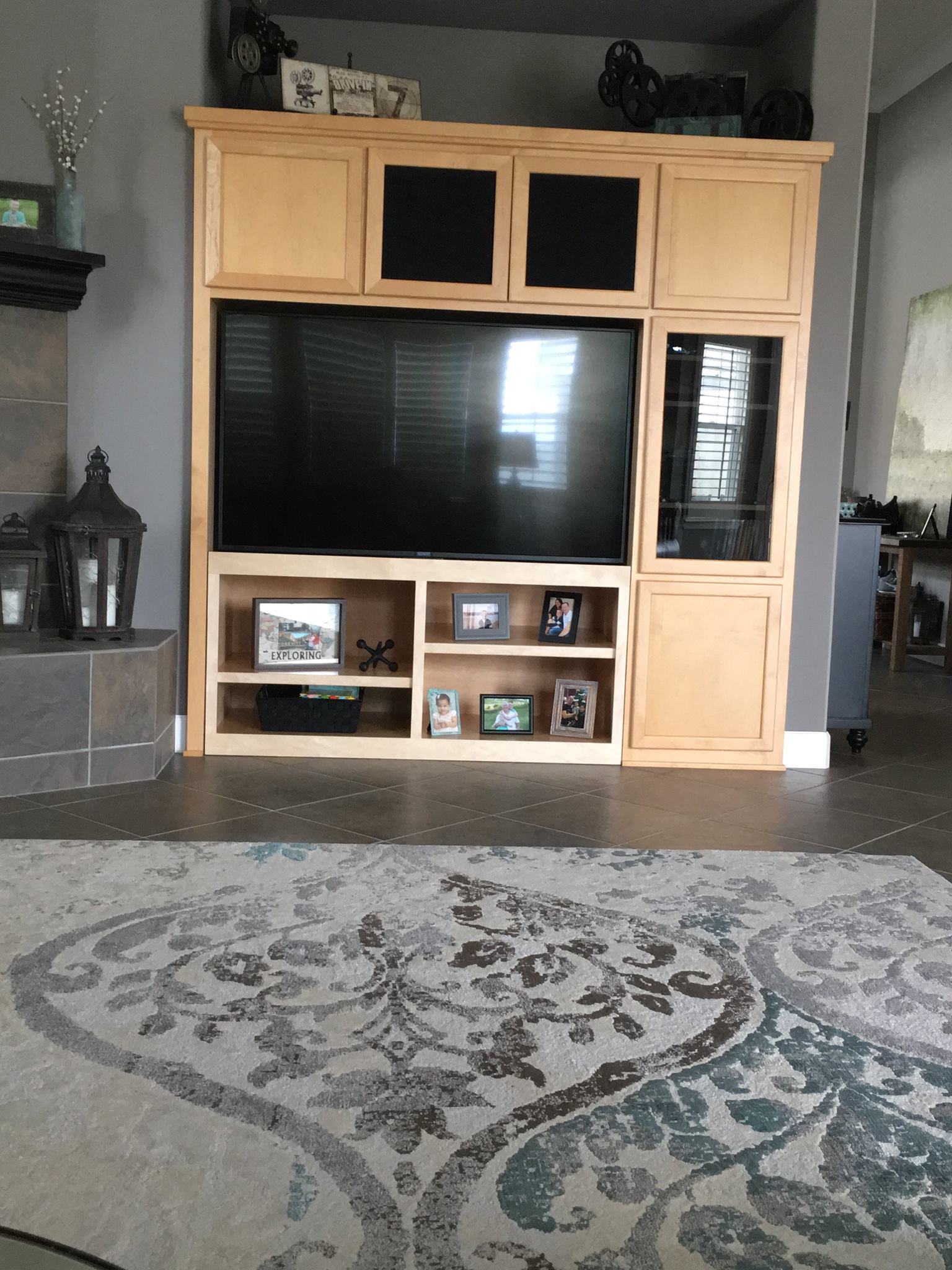 Entertainment center