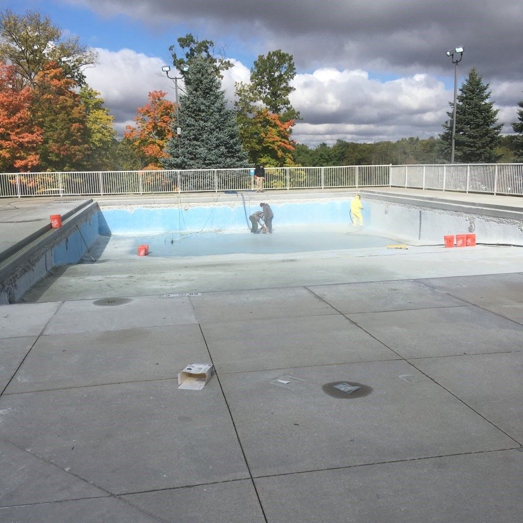 Ongoing blasting service on an empty swimming pool 