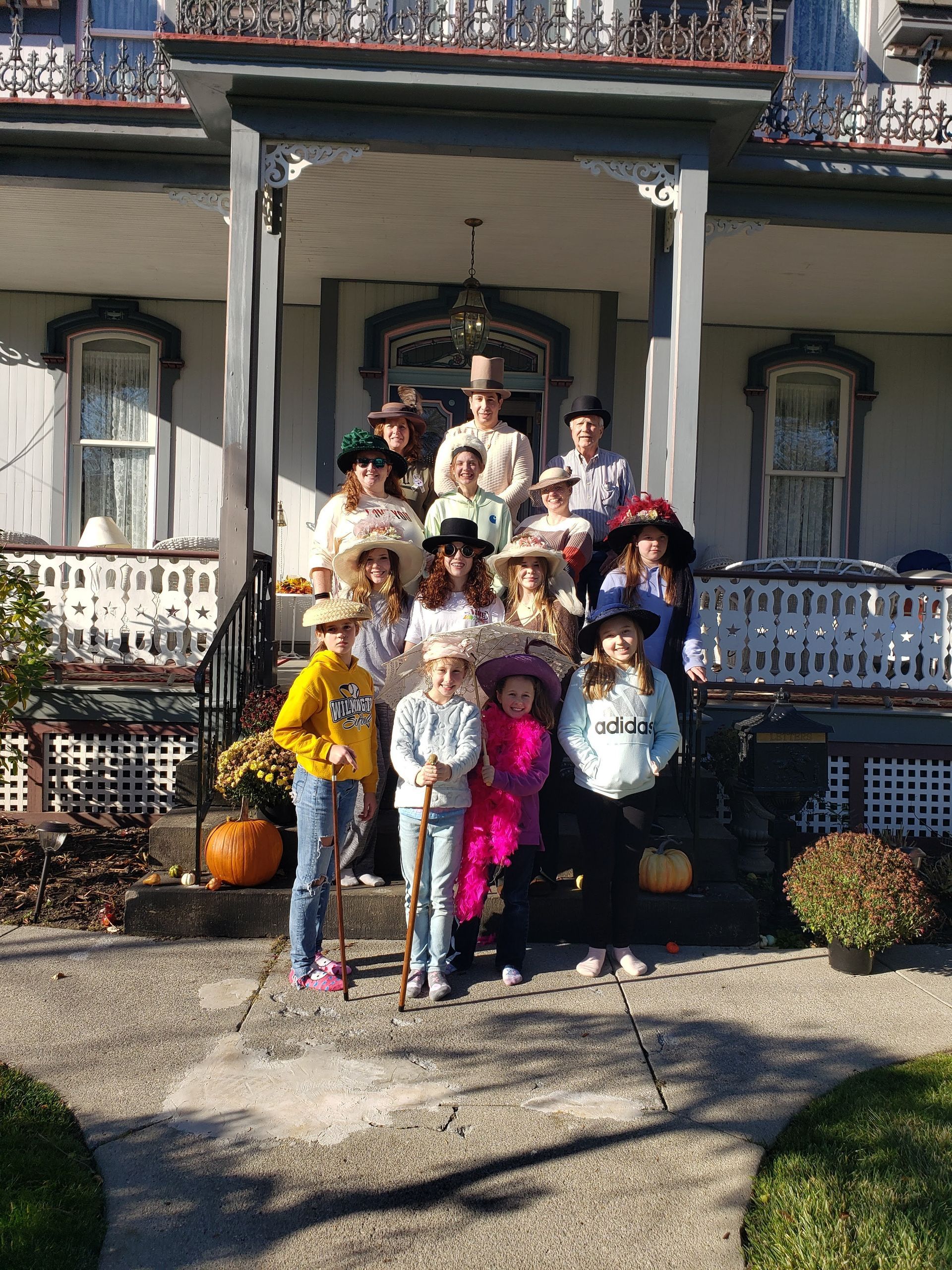 A group of people are posing for a picture in front of a house.