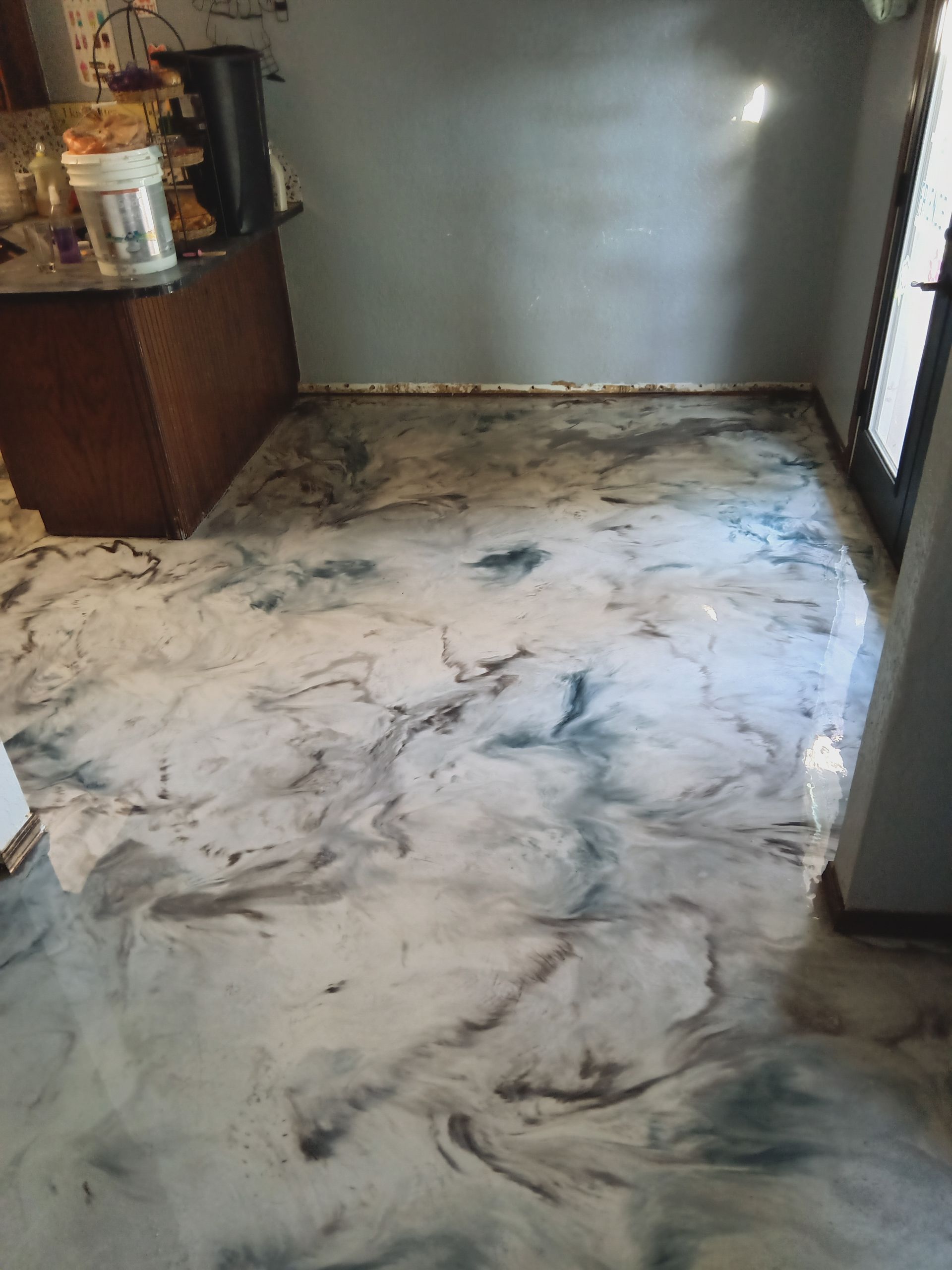 White and black floor epoxy coatings