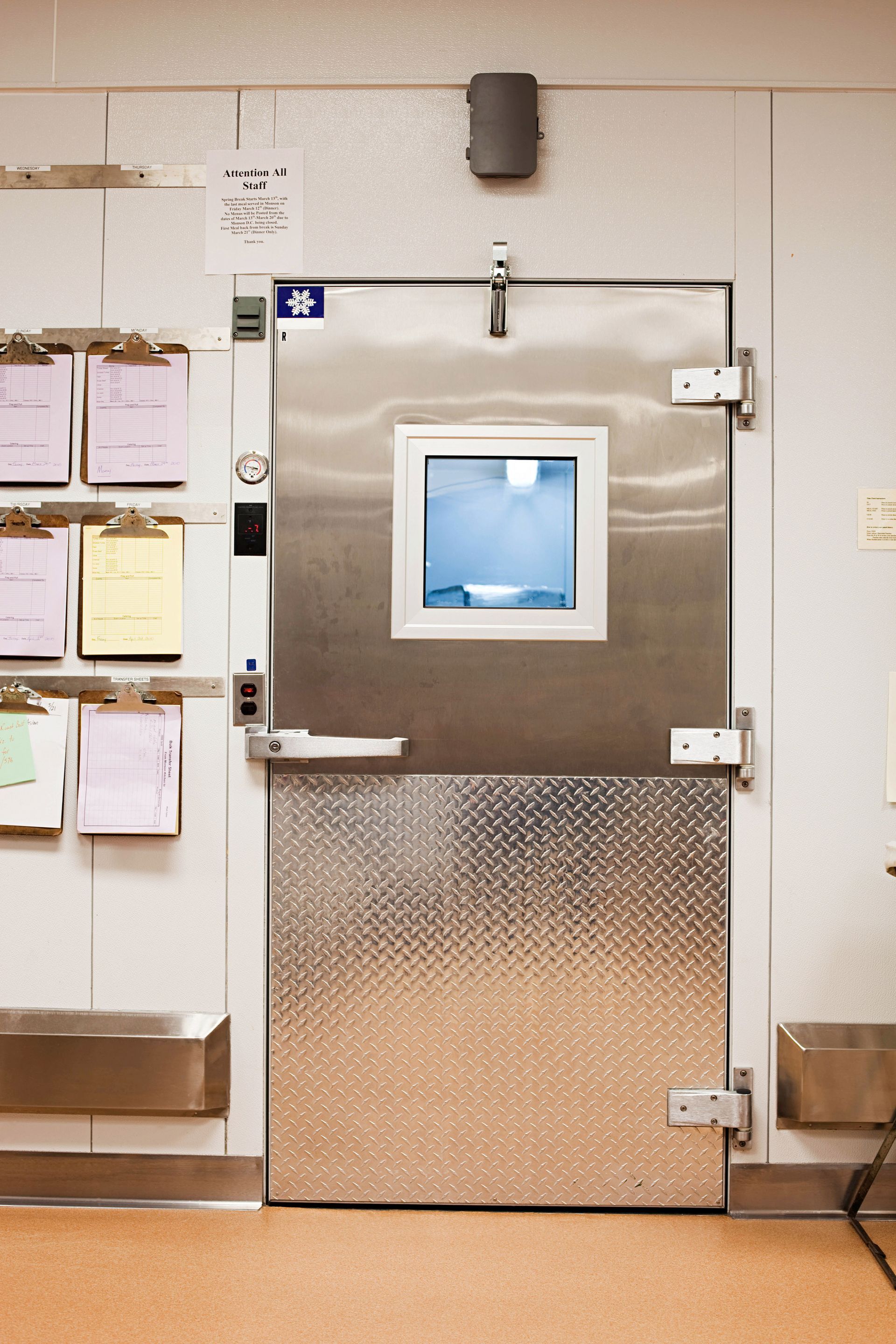 4 Hidden Costs of Outdated Commercial Refrigeration Units