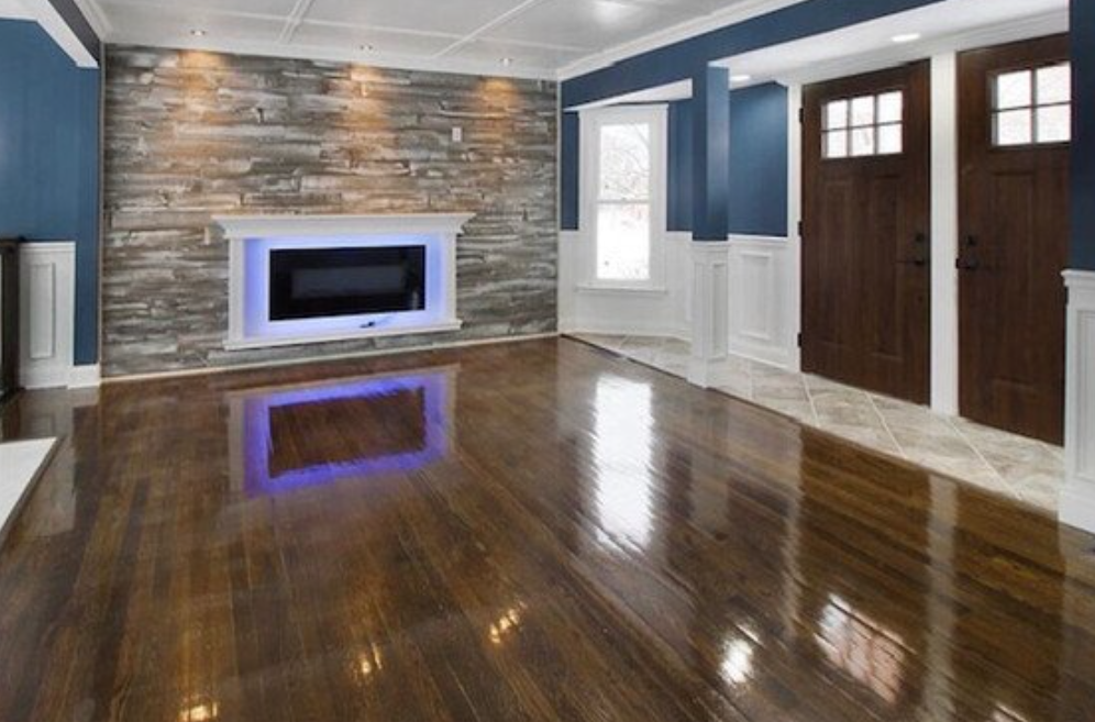 A living room with hardwood floors and a fireplace