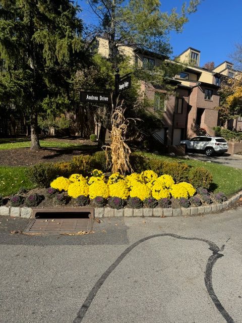 A sign on the side of the road says hidden brook