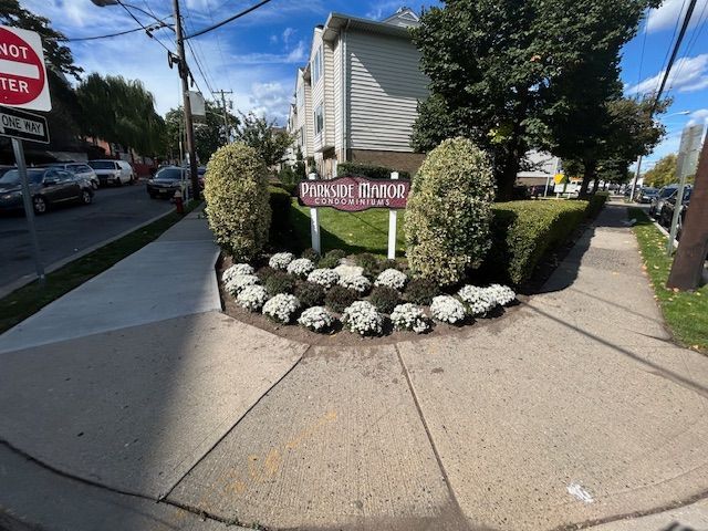 A sign on the sidewalk says private drive