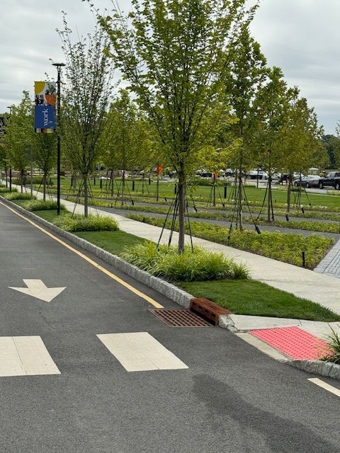 A street with an arrow pointing to the right