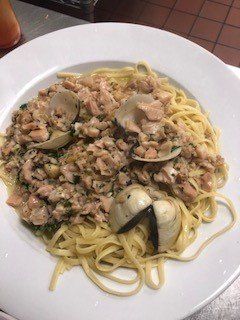 linguini with clam sauce pasta
