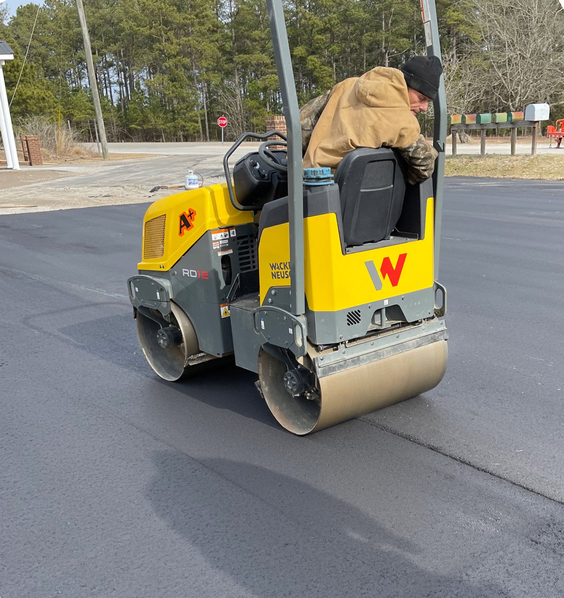 Asphalt and sealcoating services