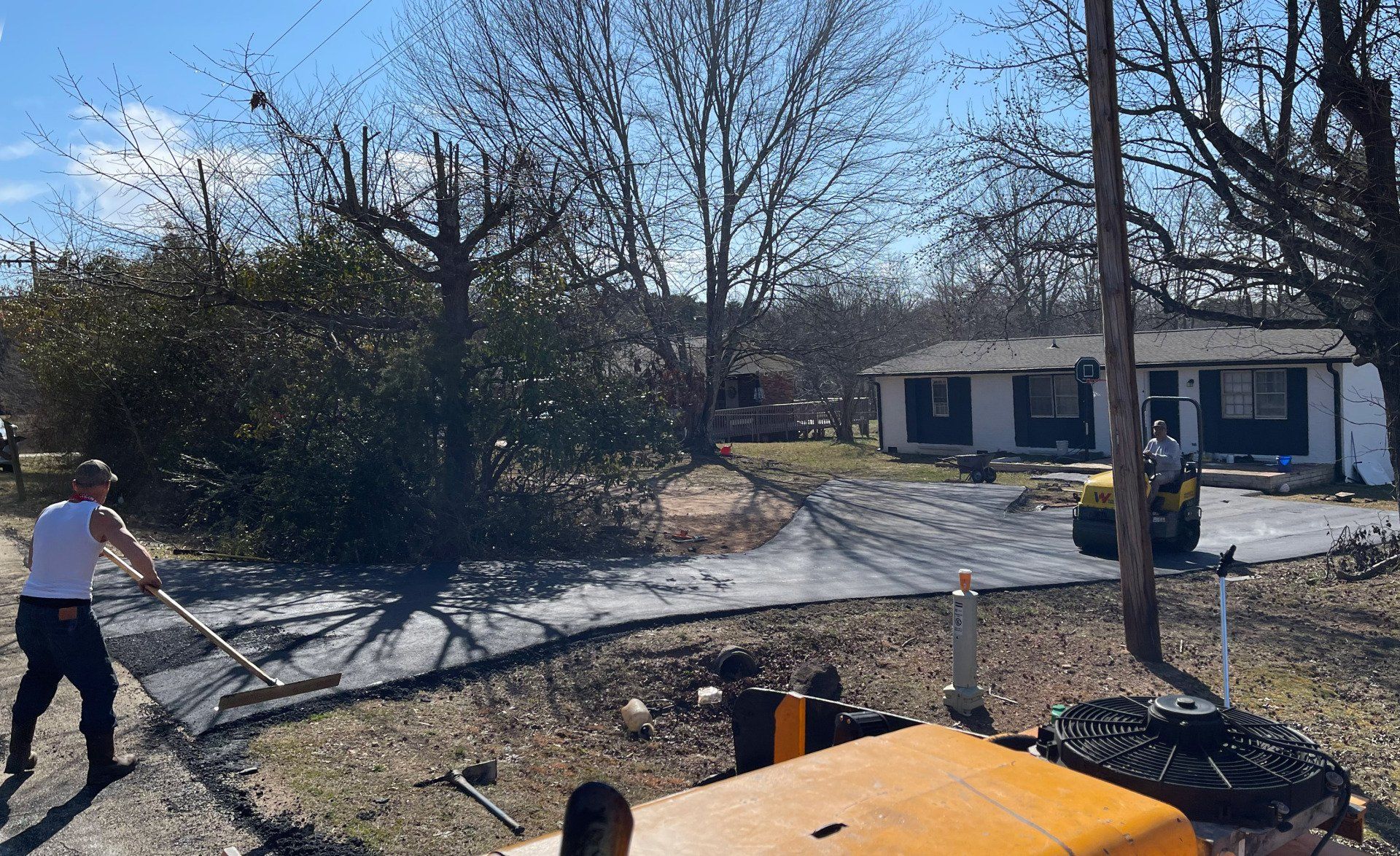 Asphalt and sealcoating services
