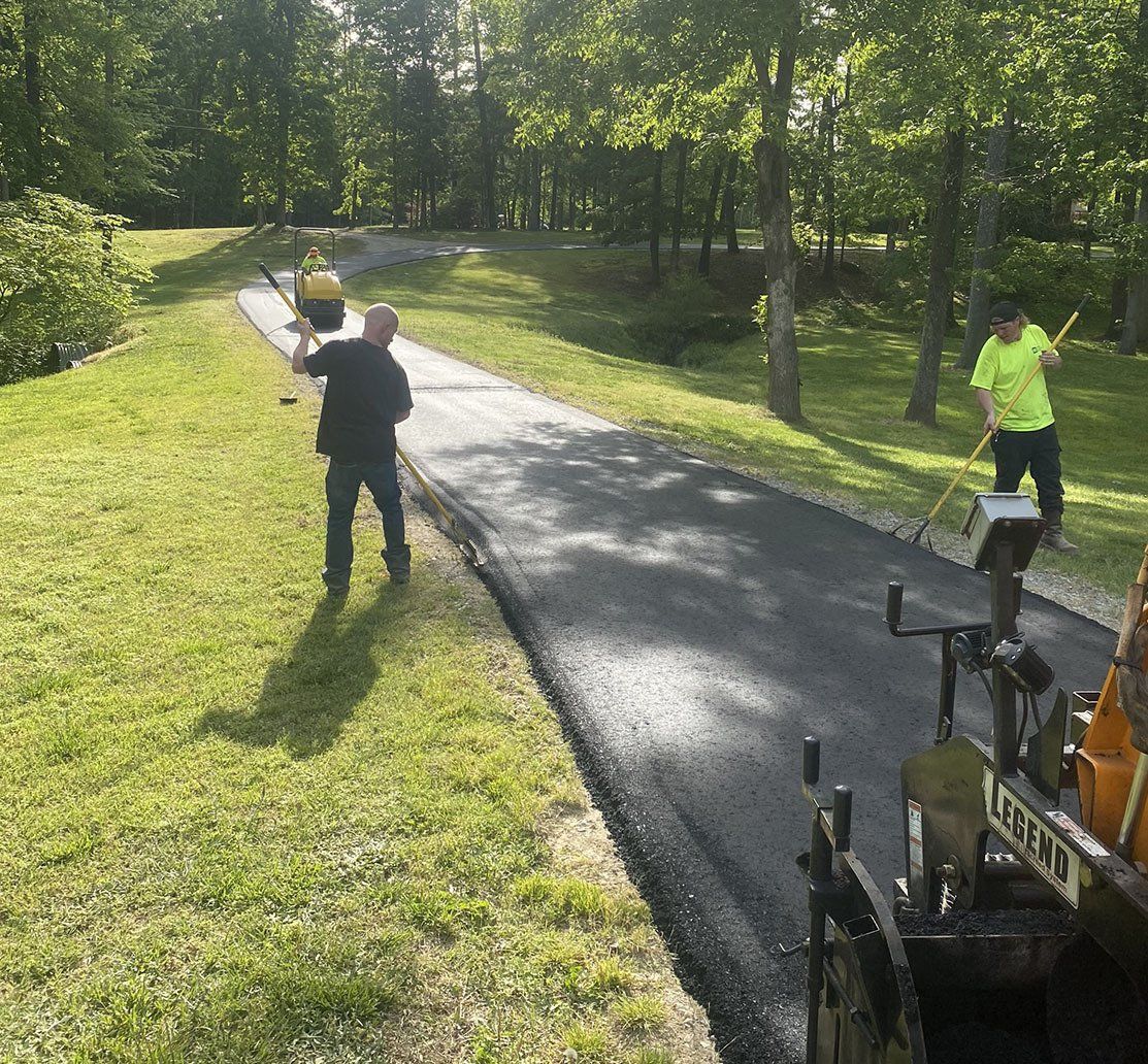 Asphalt and sealcoating services
