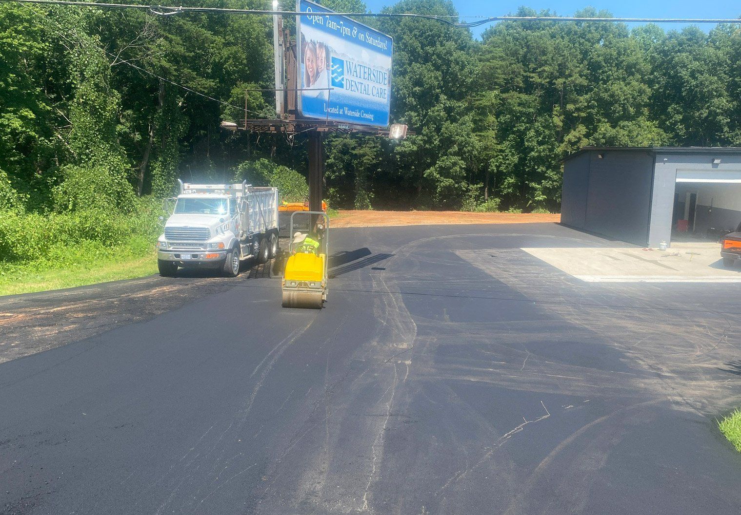 Asphalt and sealcoating services