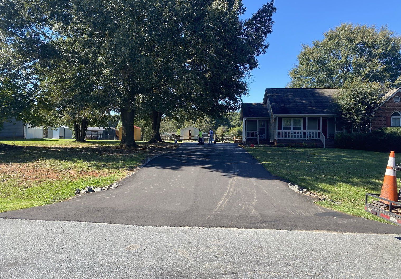 Asphalt and sealcoating services