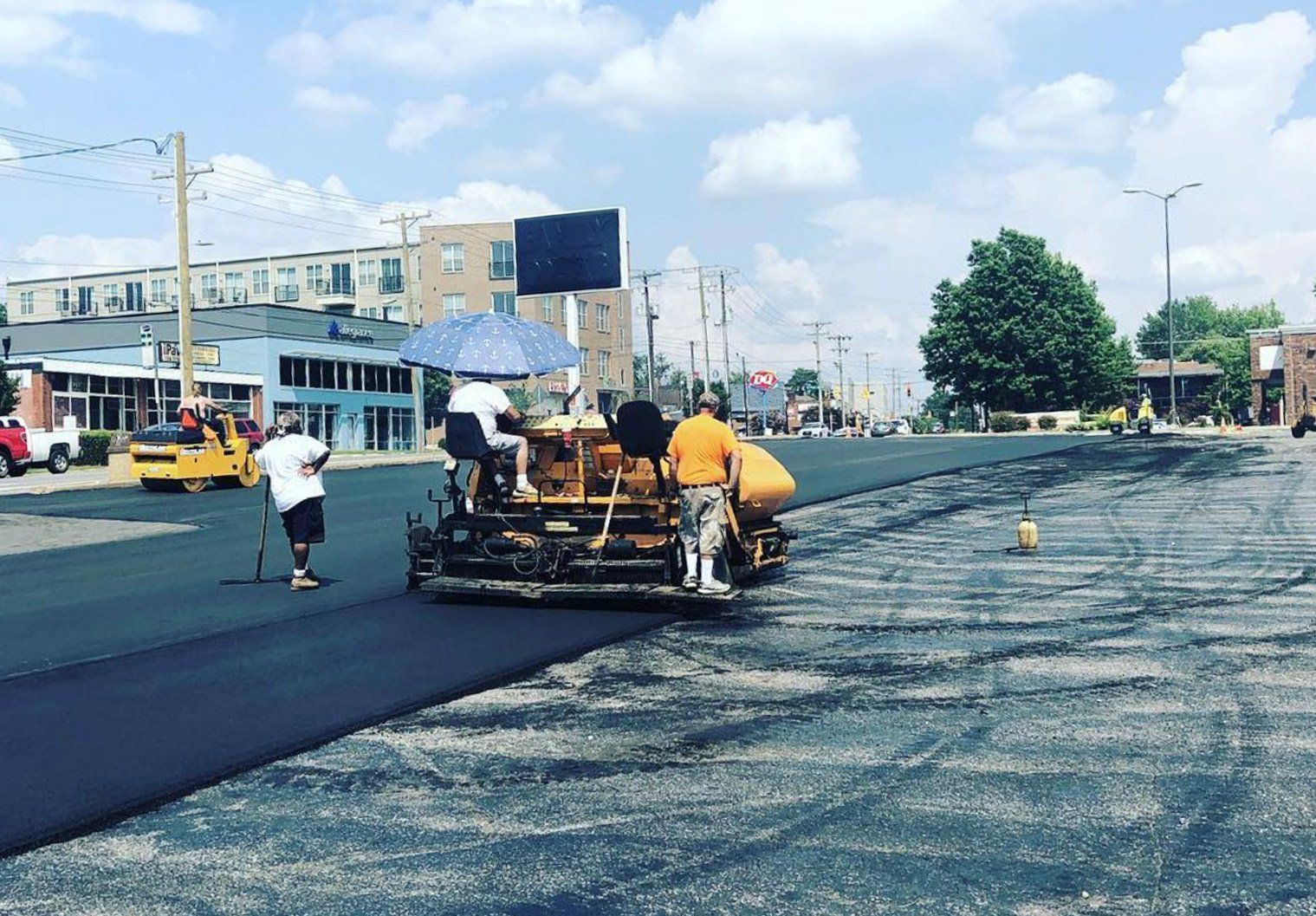 Asphalt and sealcoating services