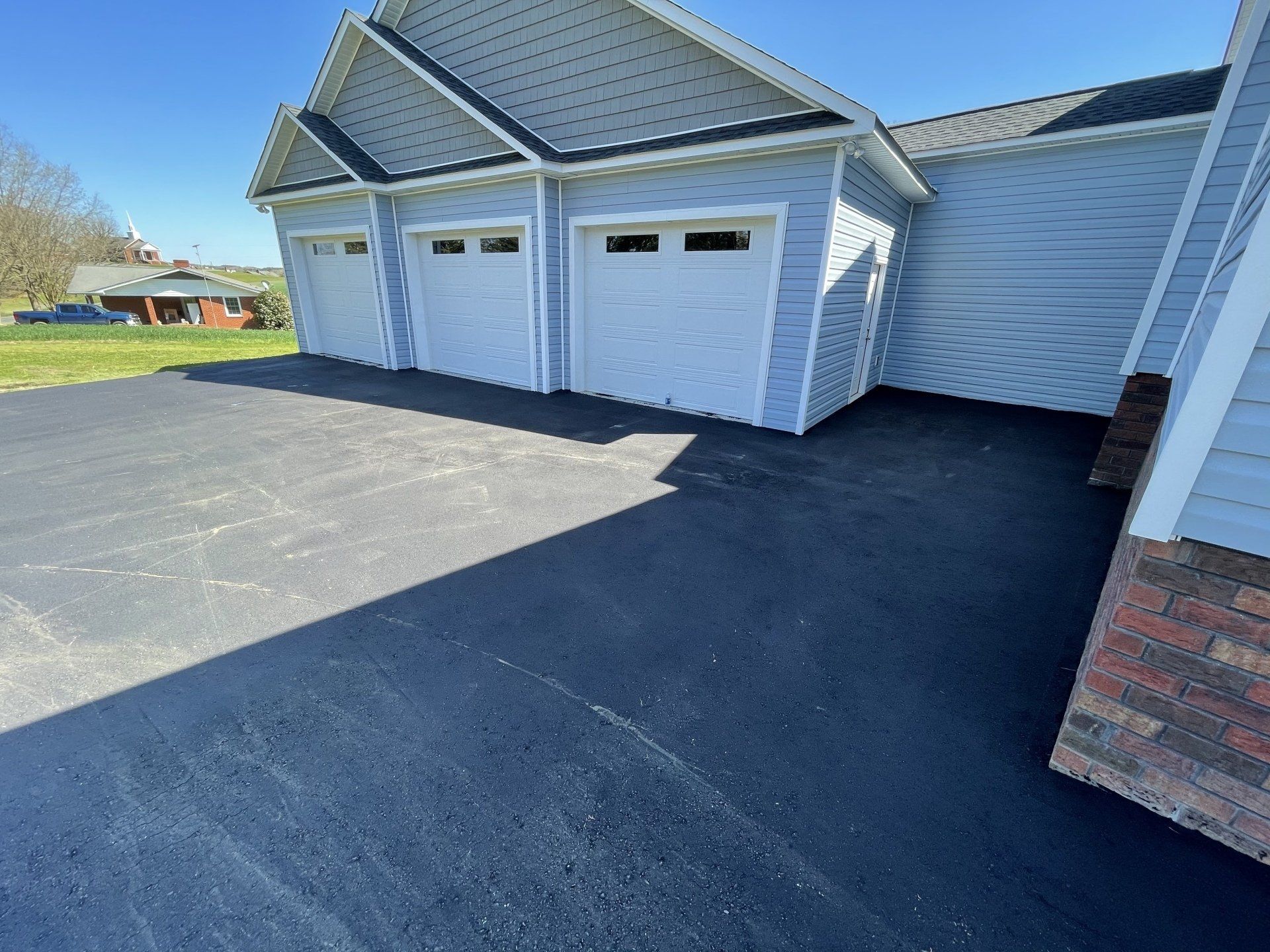 Asphalt and sealcoating services