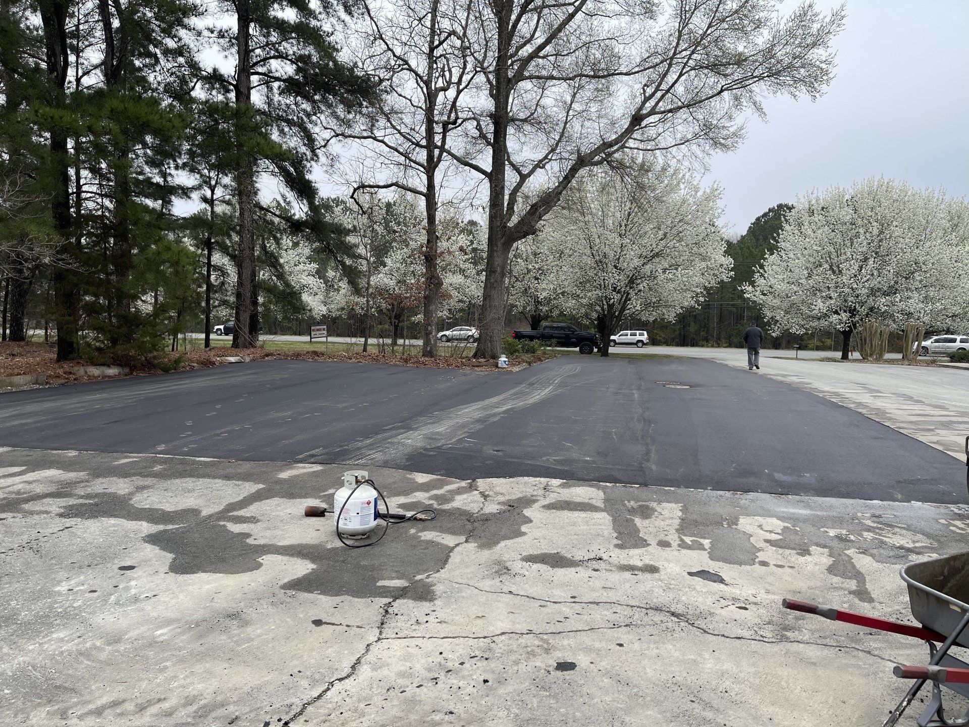 Asphalt and sealcoating services