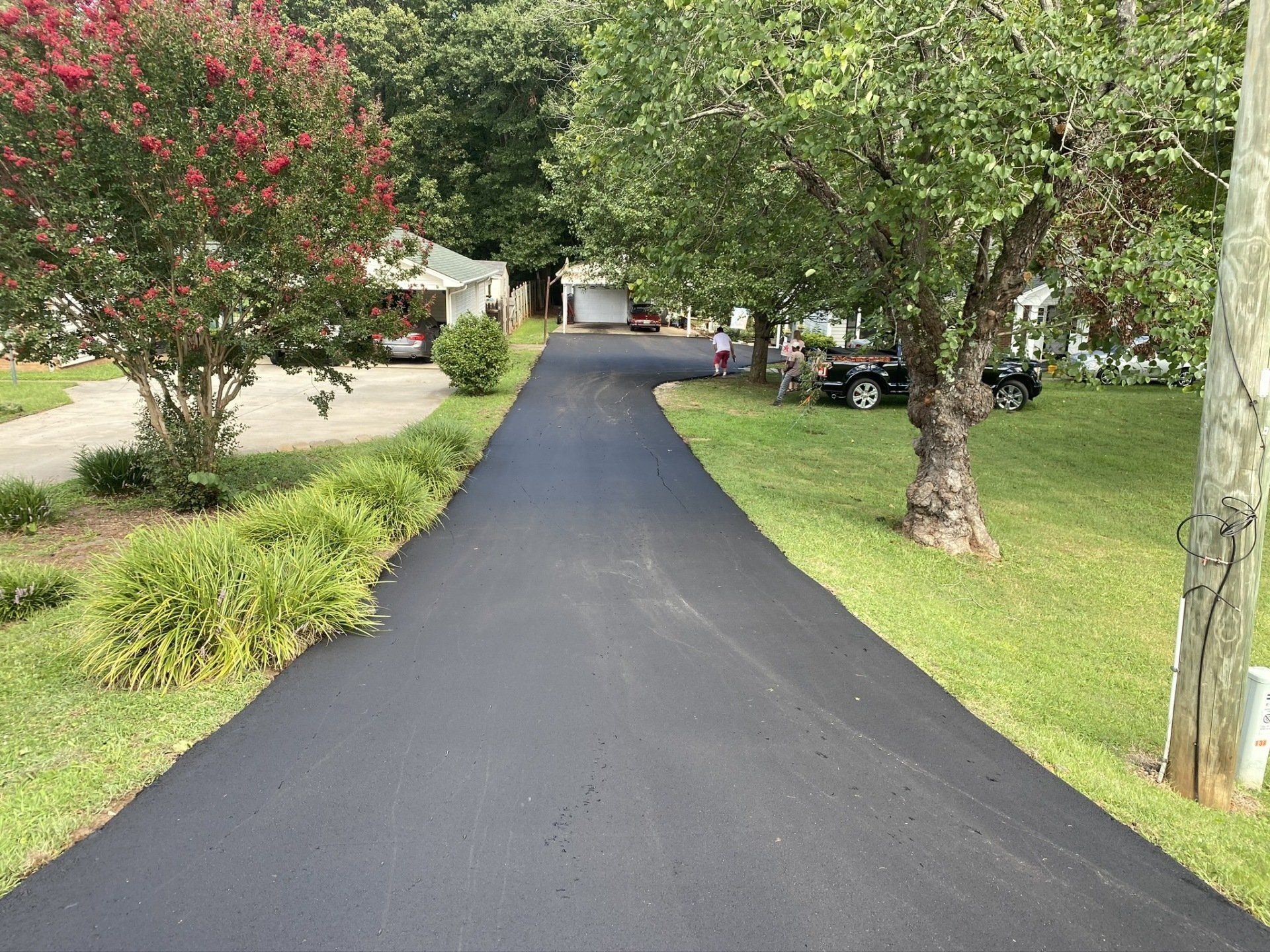 Asphalt and sealcoating services